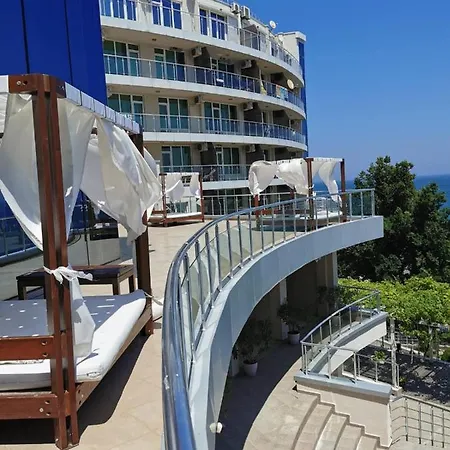 Apartment Silver A28