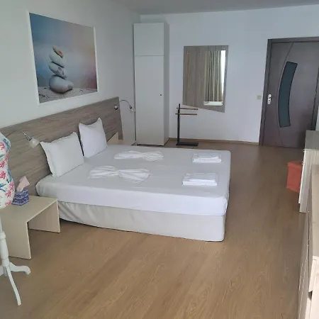 Apartment Silver A28